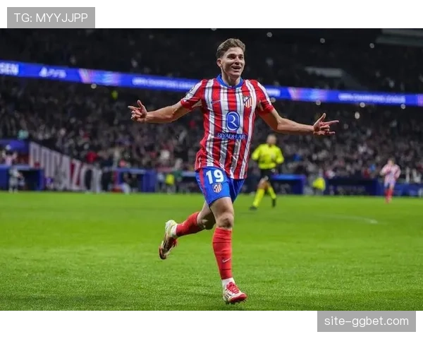 马竞阿尔瓦雷斯锋线作用：头球争顶与禁区抢点能力